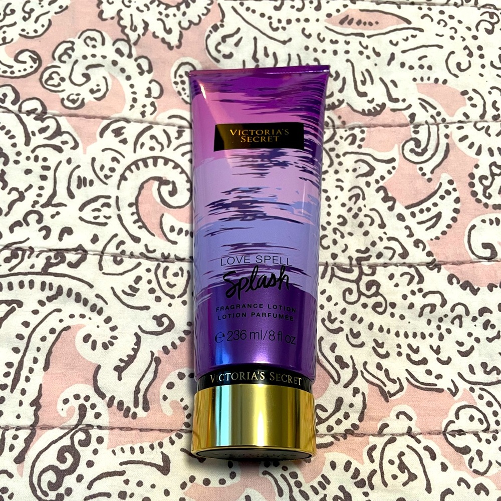 New! Victoria’s Secret Love Spell Splash Lotion! Rare scent! 8oz